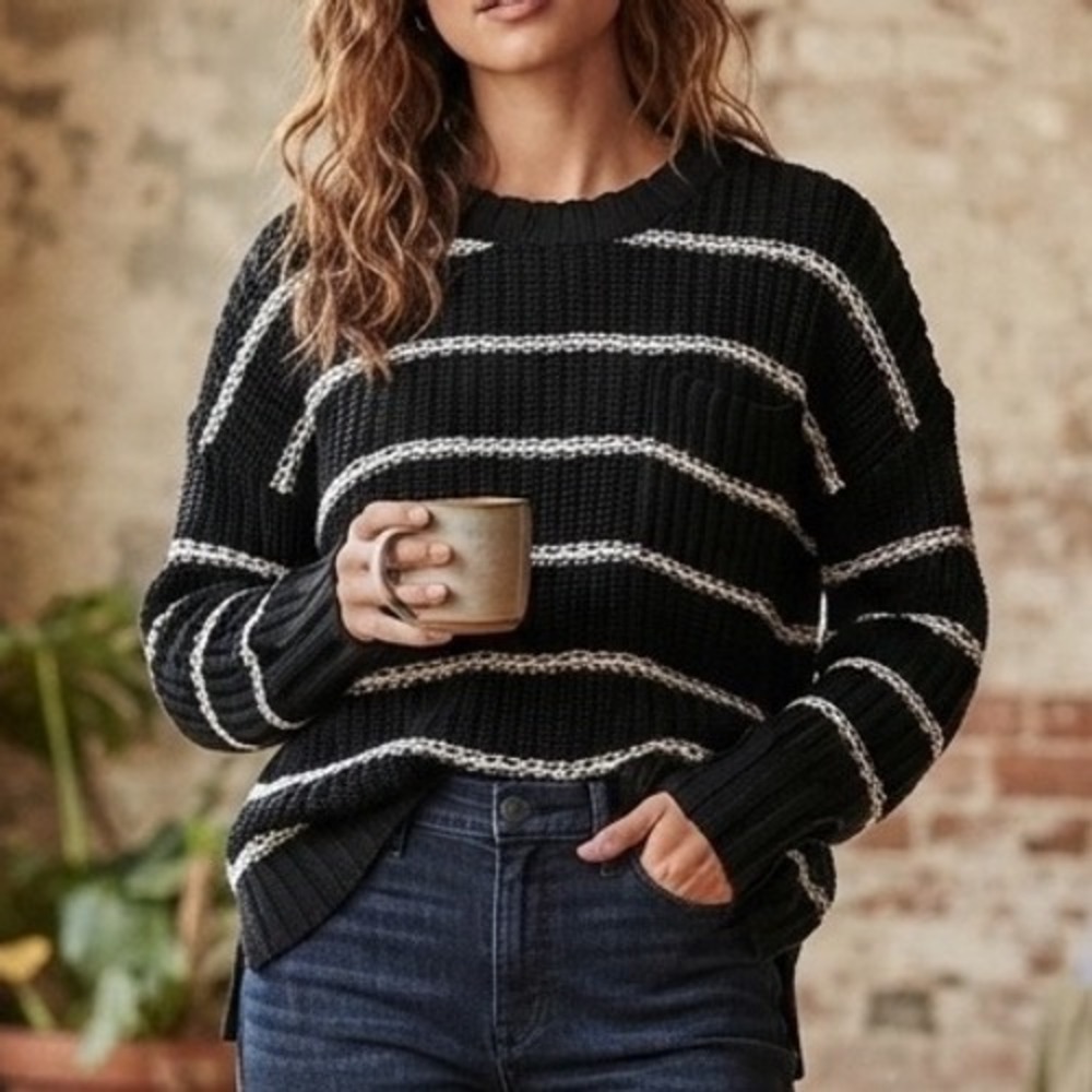 American Eagle Women‎ Black White Striped Shaker Stitch Knit Sweater Medium